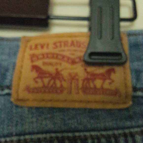 Levis 415 light wash jeans S30 relaxed fit. - Picture 4 of 5